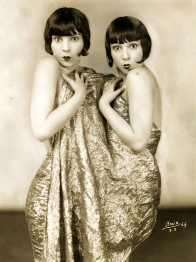 Fabulous portriat of Flapper twins, 1920s