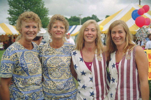Twins from Ohio festival called Twins Day, 1990s
