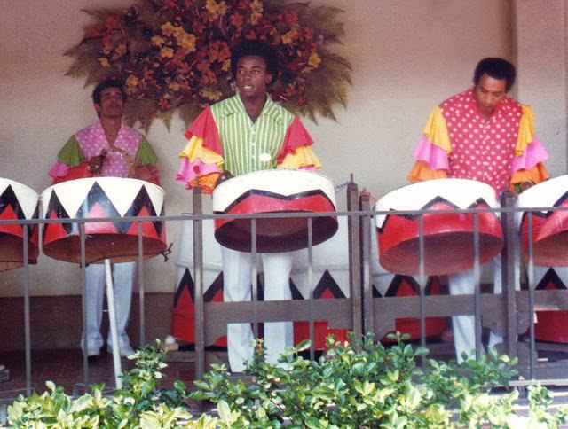 50+ Fascinating Color Photos Of Disneyland From 1970s