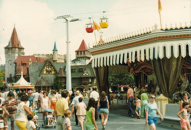 50+ Fascinating Color Photos Of Disneyland From 1970s