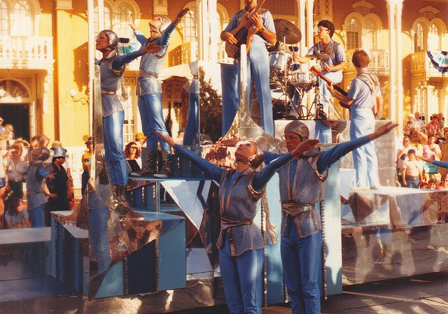 50+ Fascinating Color Photos Of Disneyland From 1970s