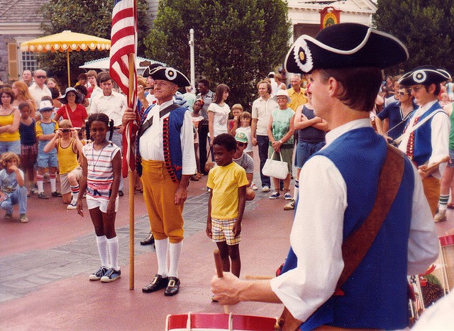 50+ Fascinating Color Photos Of Disneyland From 1970s