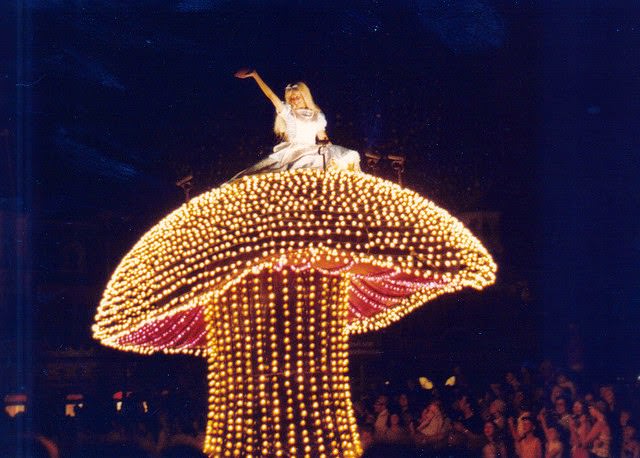 50+ Fascinating Color Photos Of Disneyland From 1970s