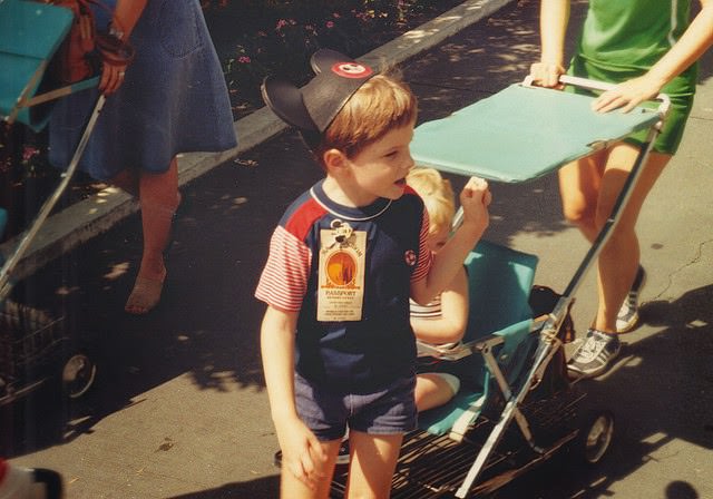 50+ Fascinating Color Photos Of Disneyland From 1970s