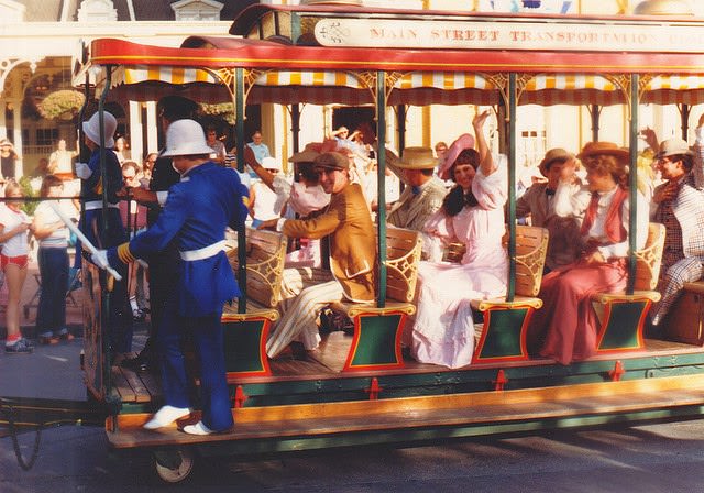 50+ Fascinating Color Photos Of Disneyland From 1970s