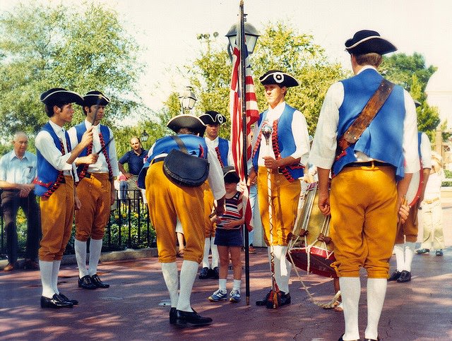 50+ Fascinating Color Photos Of Disneyland From 1970s