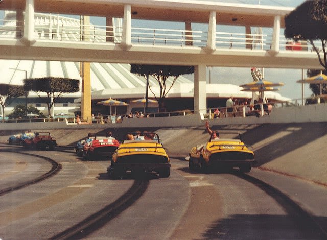 50+ Fascinating Color Photos Of Disneyland From 1970s