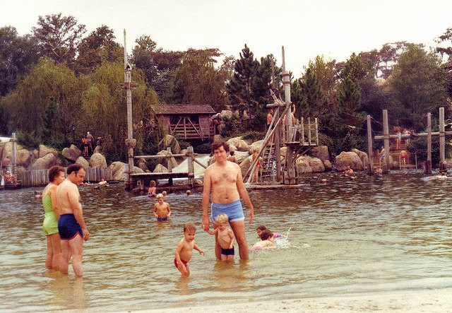 50+ Fascinating Color Photos Of Disneyland From 1970s