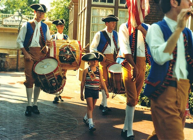 50+ Fascinating Color Photos Of Disneyland From 1970s