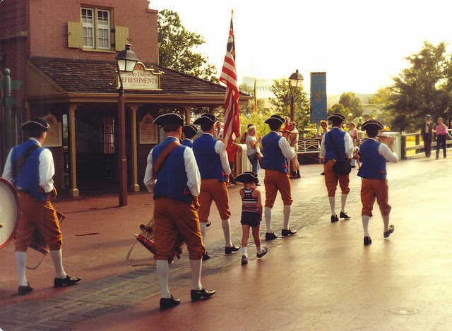 50+ Fascinating Color Photos Of Disneyland From 1970s