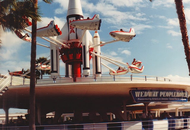 50+ Fascinating Color Photos Of Disneyland From 1970s