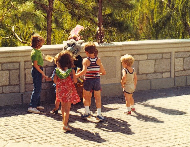 50+ Fascinating Color Photos Of Disneyland From 1970s