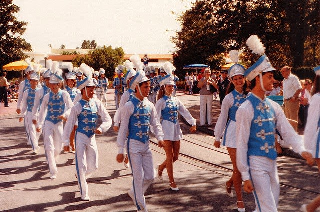 50+ Fascinating Color Photos Of Disneyland From 1970s