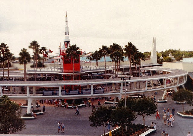 50+ Fascinating Color Photos Of Disneyland From 1970s