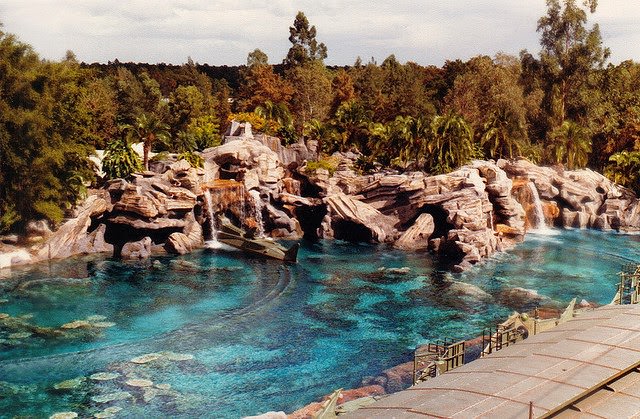 50+ Fascinating Color Photos Of Disneyland From 1970s