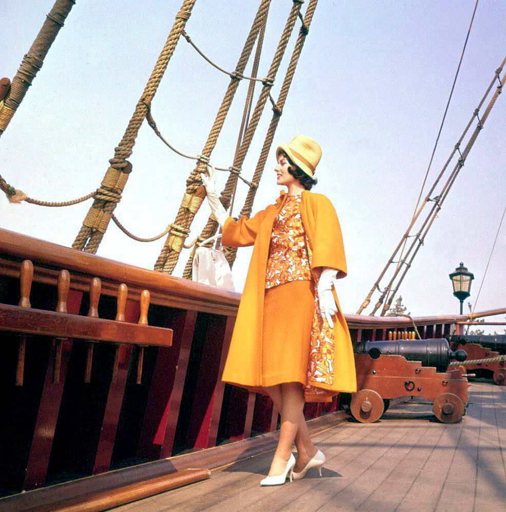 50+ Fascinating Color Photos Of Disneyland From 1970s