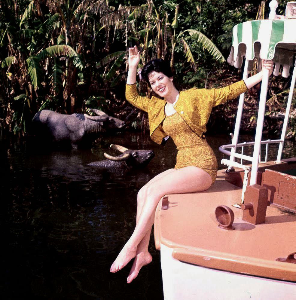 50+ Fascinating Color Photos Of Disneyland From 1970s