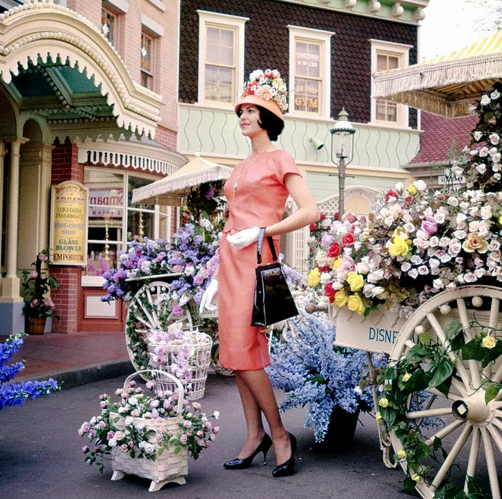 50+ Fascinating Color Photos Of Disneyland From 1970s