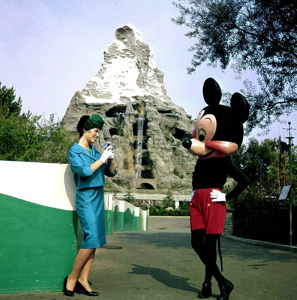 50+ Fascinating Color Photos Of Disneyland From 1970s