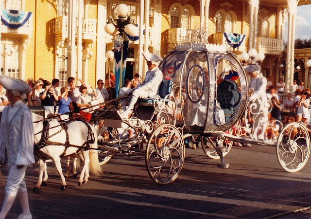 50+ Fascinating Color Photos Of Disneyland From 1970s