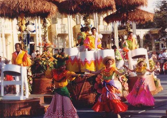 50+ Fascinating Color Photos Of Disneyland From 1970s