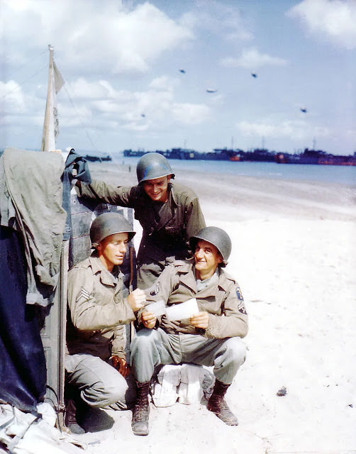 Operation Overlord Normandy, Three American soldiers from the 1st Engineer Special Brigade are looking at photos from home.