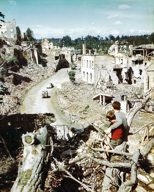 Operation Overlord Normandy, Two children are watching an American Army jeep driving through the ruins of Saint-Lo.