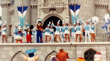 50+ Fascinating Color Photos Of Disneyland From 1970s