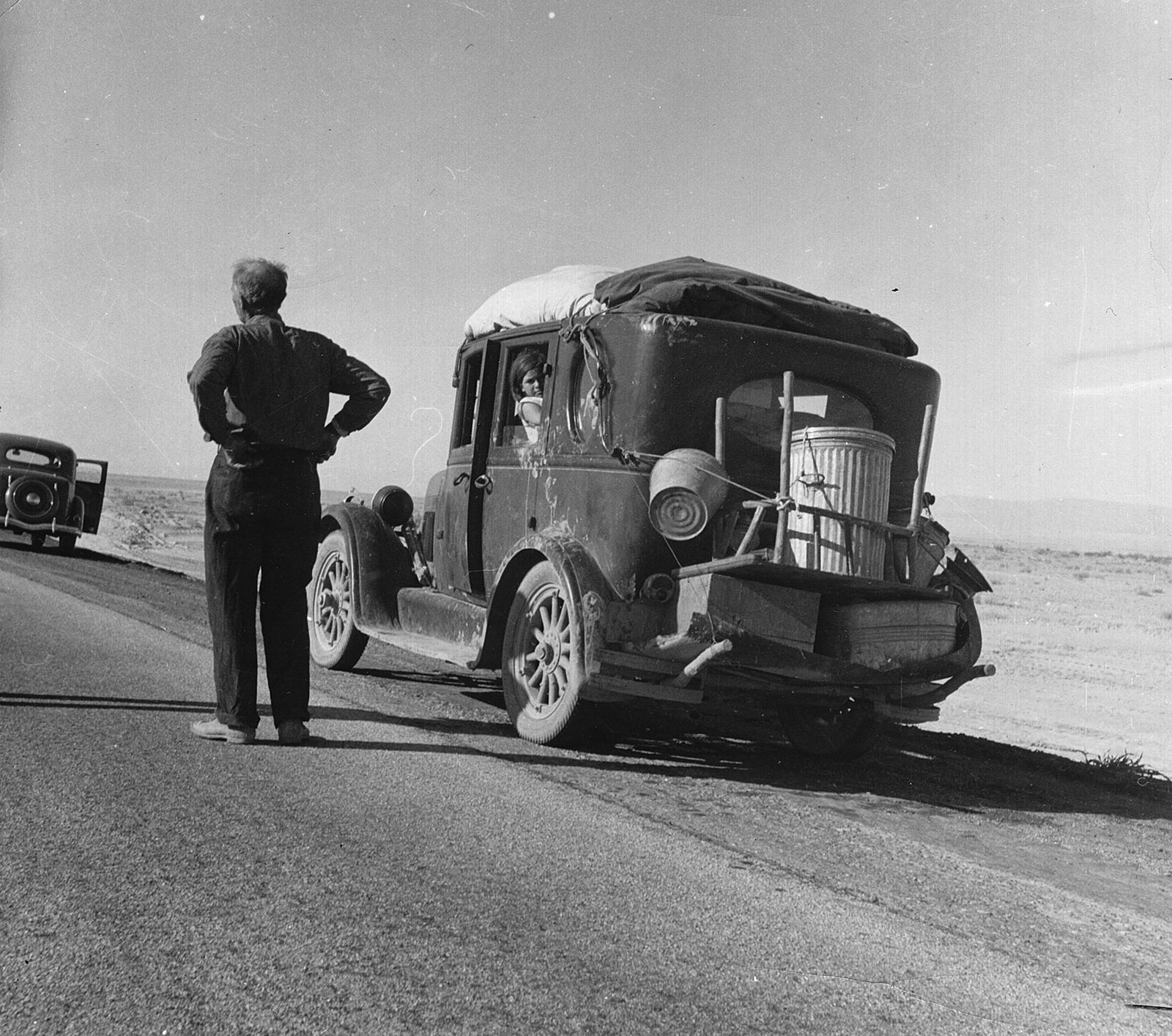 Oklahoma migrant stalled in the California desert in 1937