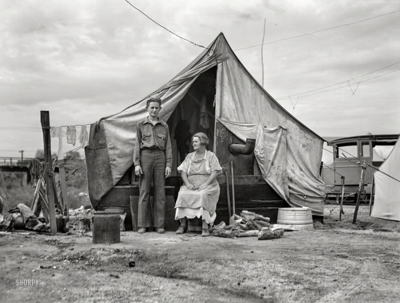 Squatter camp on the flat where families live during the orange picking season near Porterville, 1936