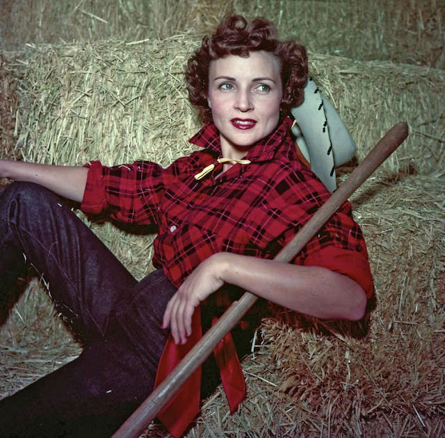 50+ Rare And Stunning Pics Of Young Betty White From Her Early Career