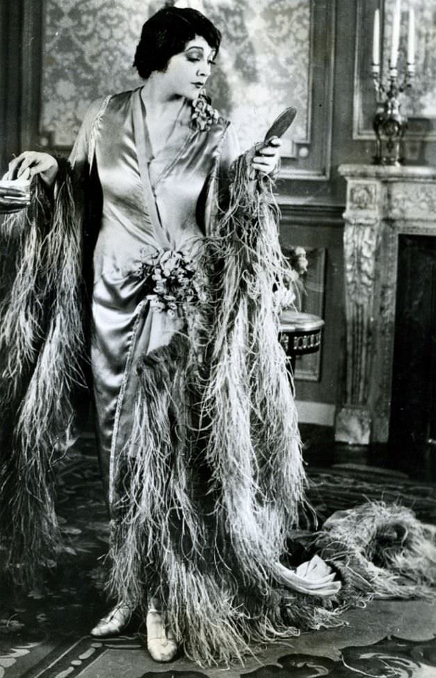 Barbara La Marr in "The Heart of a Siren", 1925