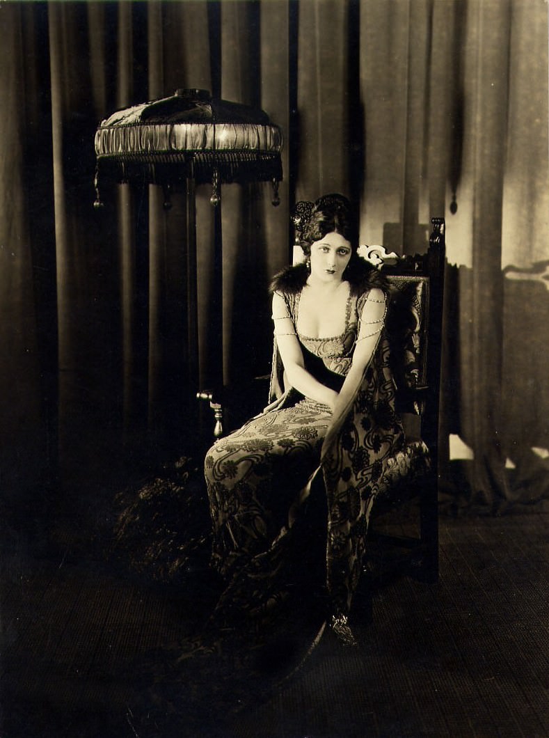 Barbara La Marr in " The Prisoner of Zenda", 1922