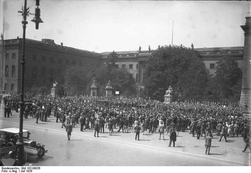 1920s Berlin: 50+ Historical Photos Showing Everyday Life In Berlin After World War I