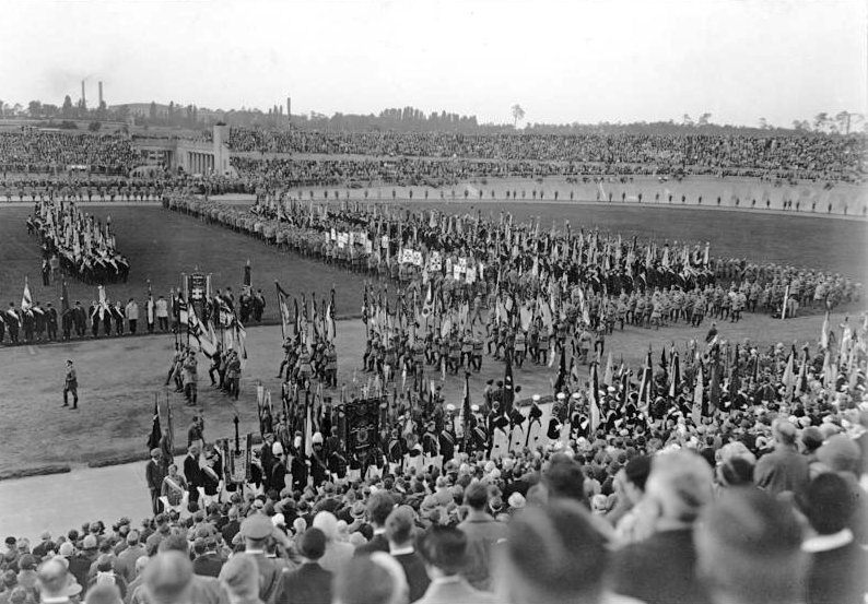 1920s Berlin: 50+ Historical Photos Showing Everyday Life In Berlin After World War I