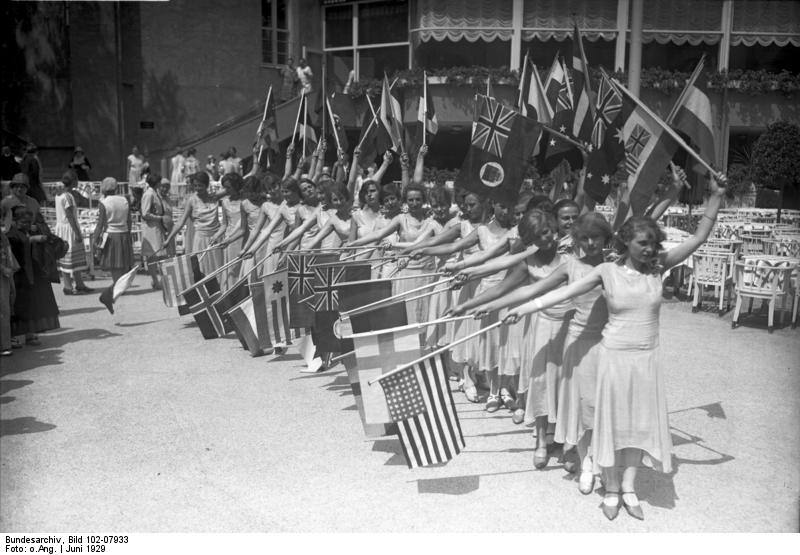 1920s Berlin: 50+ Historical Photos Showing Everyday Life In Berlin After World War I