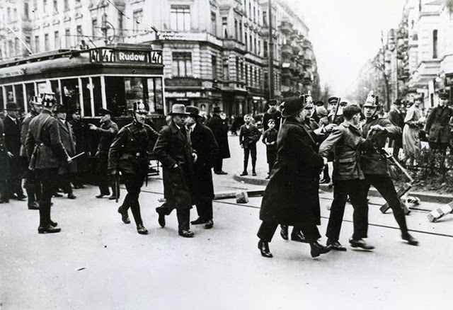 "Blutmai" in Berlin, 1929. Arrest after a street fight.