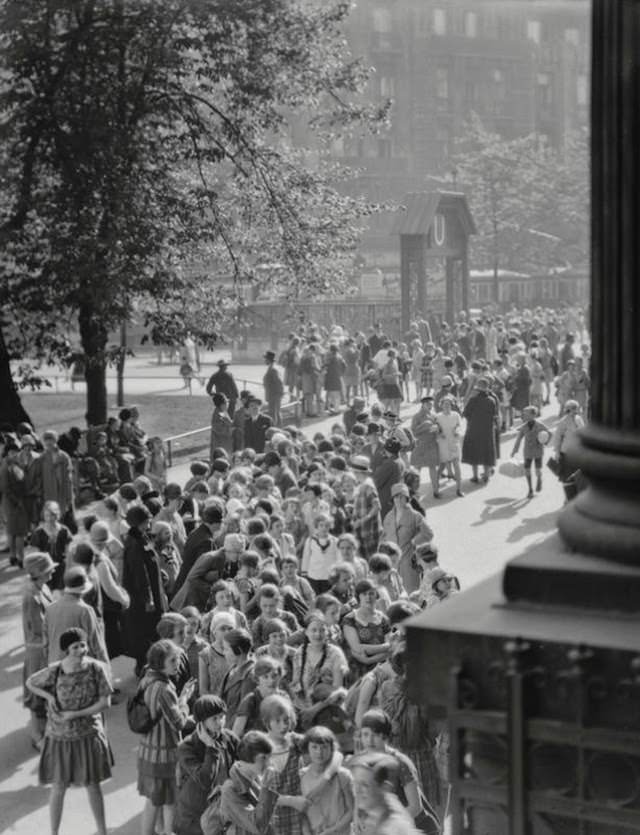 School children, Berlin, 1925.