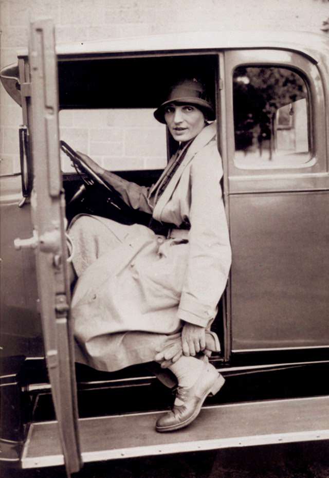 The sculptor and engraver Renée Sintenis and her Studebaker in Berlin, 1928.