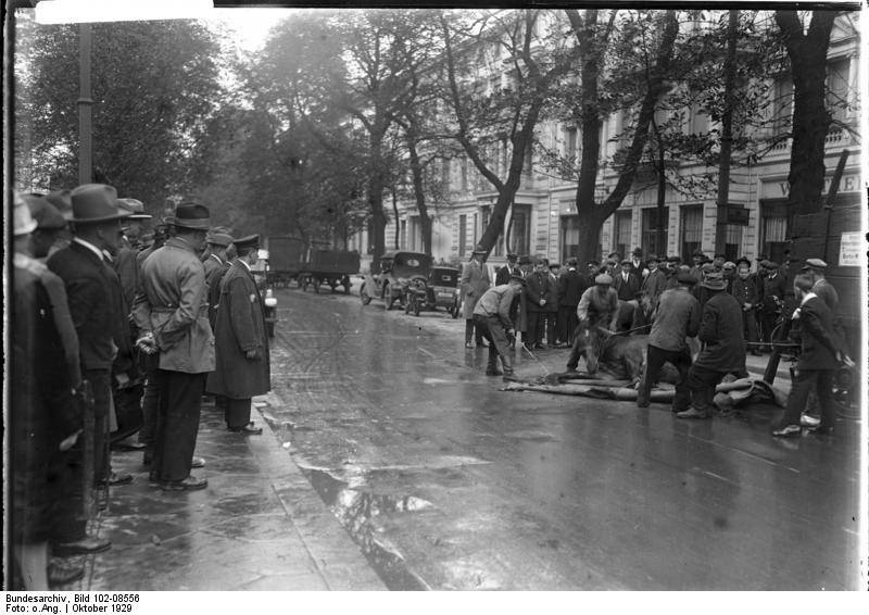 1920s Berlin: 50+ Historical Photos Showing Everyday Life In Berlin After World War I