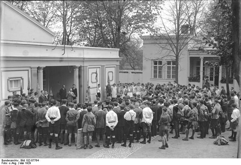 1920s Berlin: 50+ Historical Photos Showing Everyday Life In Berlin After World War I