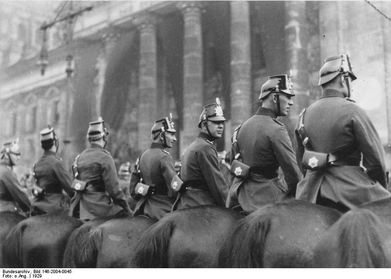 1920s Berlin: 50+ Historical Photos Showing Everyday Life In Berlin After World War I