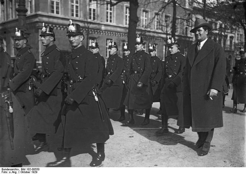 1920s Berlin: 50+ Historical Photos Showing Everyday Life In Berlin After World War I