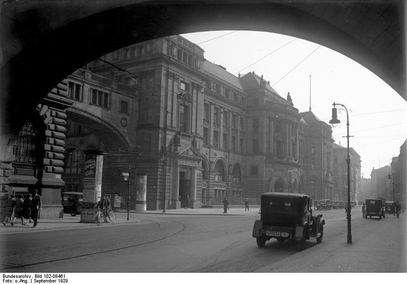 1920s Berlin: 50+ Historical Photos Showing Everyday Life In Berlin After World War I