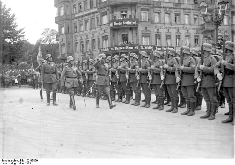 1920s Berlin: 50+ Historical Photos Showing Everyday Life In Berlin After World War I