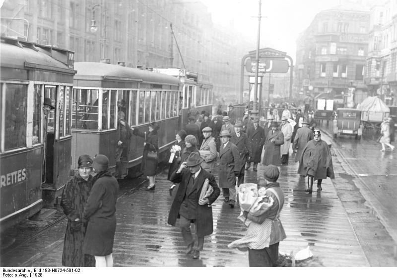 1920s Berlin: 50+ Historical Photos Showing Everyday Life In Berlin After World War I