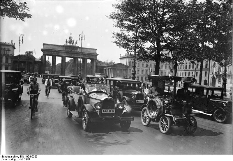 1920s Berlin: 50+ Historical Photos Showing Everyday Life In Berlin After World War I