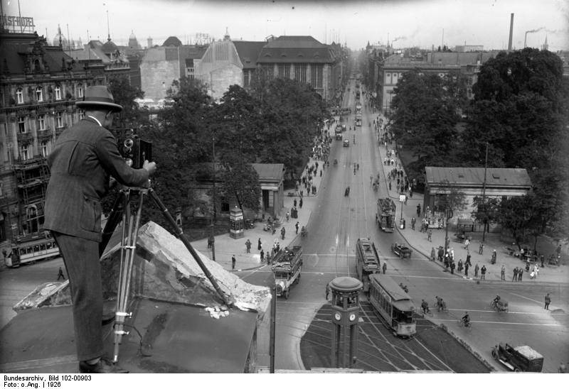 1920s Berlin: 50+ Historical Photos Showing Everyday Life In Berlin After World War I