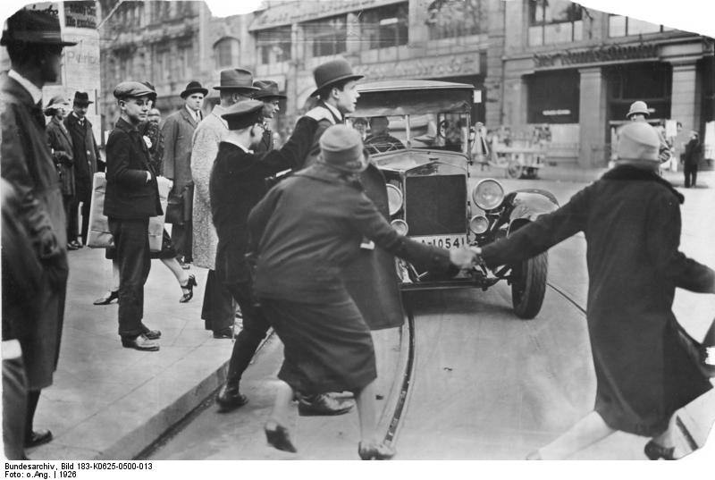 1920s Berlin: 50+ Historical Photos Showing Everyday Life In Berlin After World War I