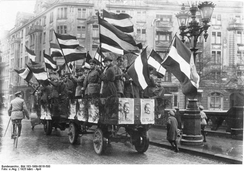 1920s Berlin: 50+ Historical Photos Showing Everyday Life In Berlin After World War I